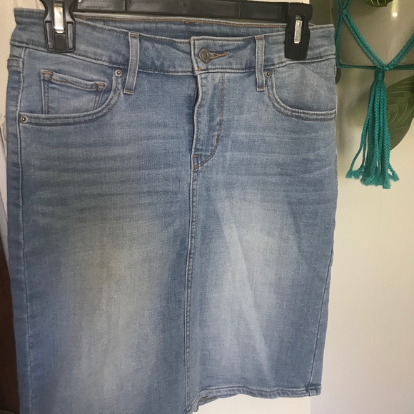 Levi Denim Skirt - Picture 1 of 5
